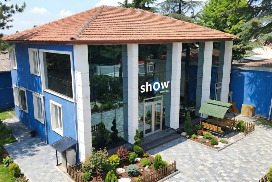 Show Dunnage ana bina